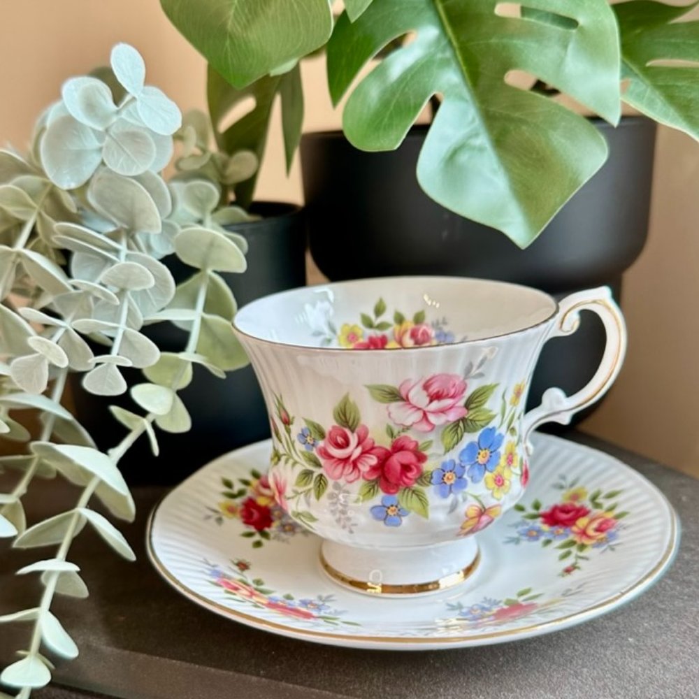 Vintage (1960s) Elizabethan Pink and Yellow Roses Teacup & Saucer